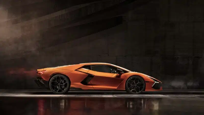 Zoom sur le prix de la Lamborghini Revuelto luxe et performance à la loupe